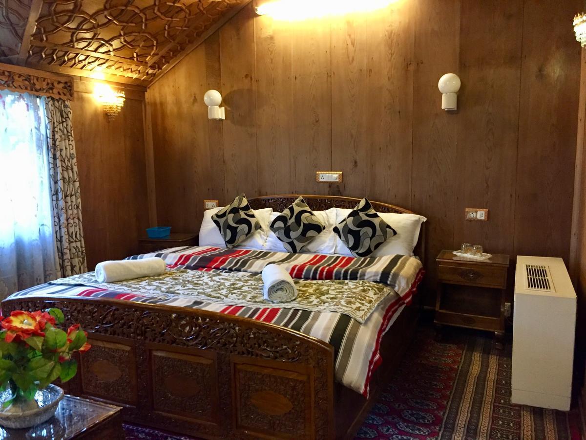 New Sea Palace Houseboats Srīnagar Exterior foto