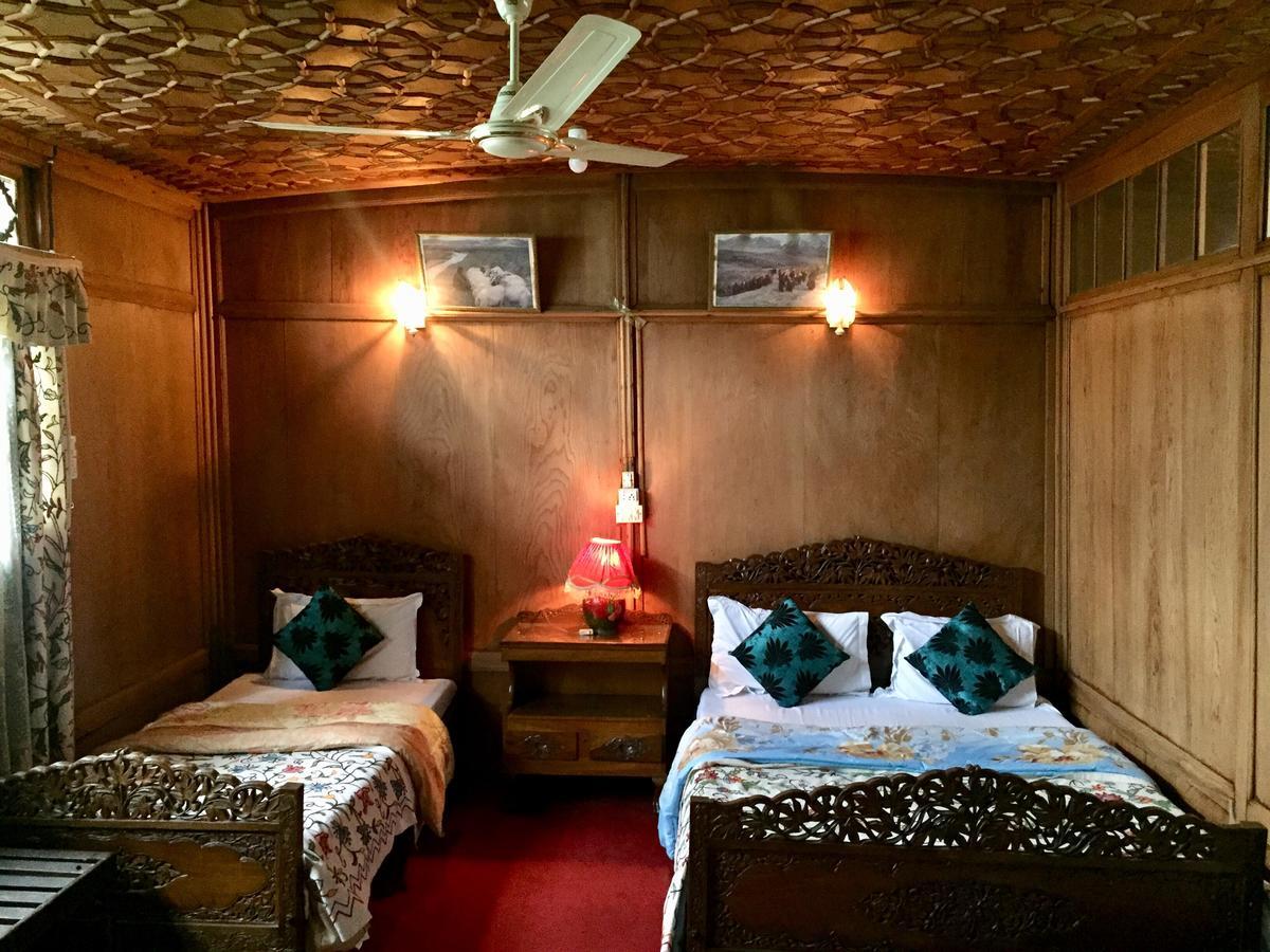 New Sea Palace Houseboats Srīnagar Exterior foto